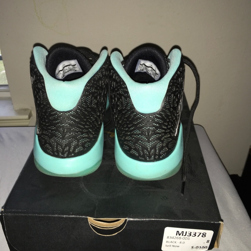 Jordan Sneakers - Picture 3 of 4